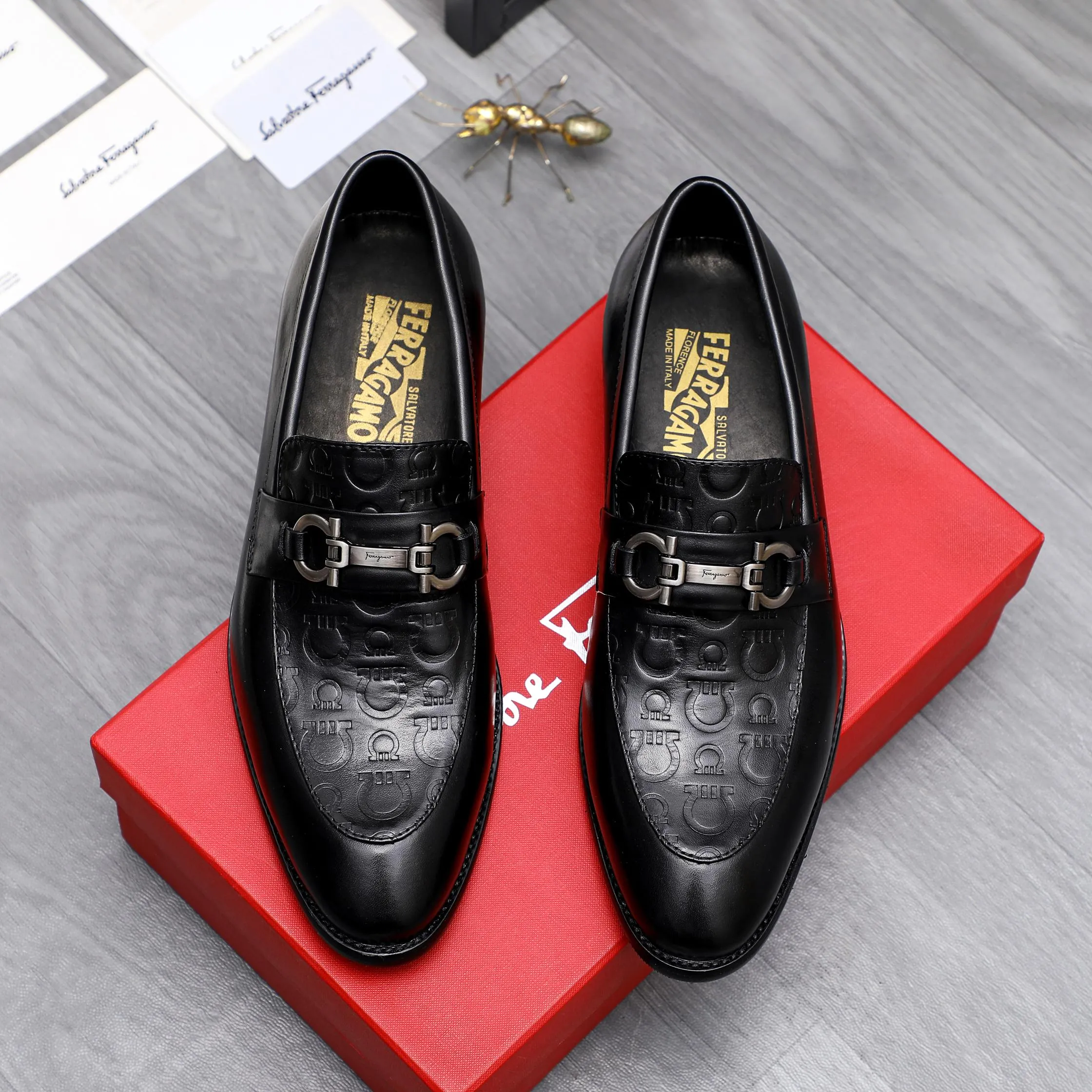 Men's shoes 💰480 Product trademark: Ferragamo " Ferragamo ] Business slip-on leather shoes Regular size: 39-44 Product materials: Selected high-quality embossed cowhide upper, cowhide lining, original outsole
